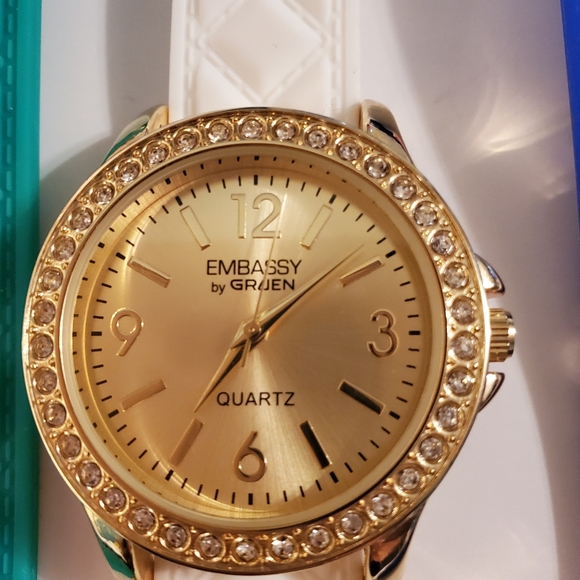 Embassy Quartz Watch with 5 Colorful Bands - Picture 6 of 6